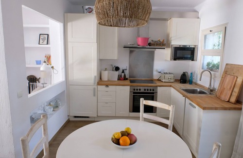 Pals Cottage | Casa Julia, un gîte de charme avec piscine commune et beaucoup d'espace