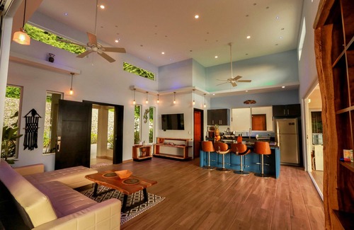 Carmen Villa | Casa Juliet - Vues époustouflantes sur l'océan / le surf dans une villa de rêve 4BR!