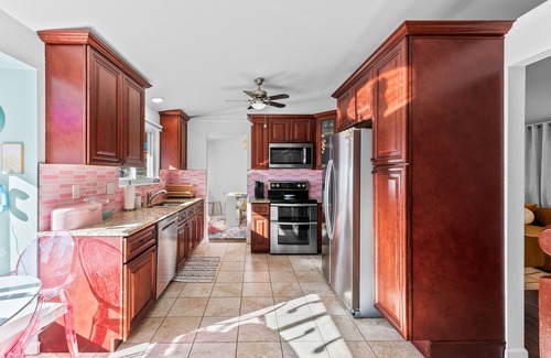 South Westminster Maison | Casa Kaleidoscope: Whimsical Selfie Museum - 5bd sleeps 15