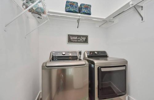 Midtown Maison | Casa LaBella - Downtown Skyline Views - Sleeps 10