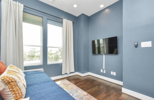 Midtown Maison | Casa LaBella - Downtown Skyline Views - Sleeps 10