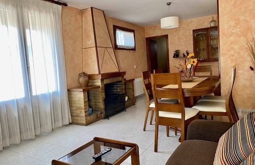 Beceite Appartement | Cottage avec cheminée et terrasse, entouré de montagnes et de rivières