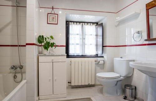 Parres Maison | Casa Longo