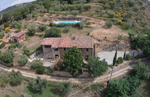 Panicale Appartement | CASA LORENZO ~ ROSMARINO. Stunning peaceful farmhouse apt with pool. 2~4 people