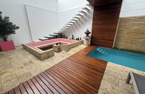 Laureles Maison | Casa Lujosa, piscina, sala de cine y chimenea. Barrio mas cool del mundo