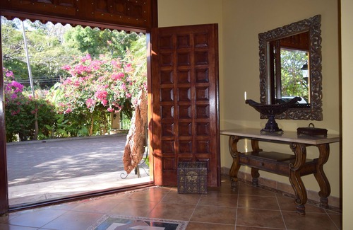 Samara Villa | Spacieuse propriété écologique de luxe de 6 chambres et 7 salles de bain avec une vue magnifique sur l'océan.