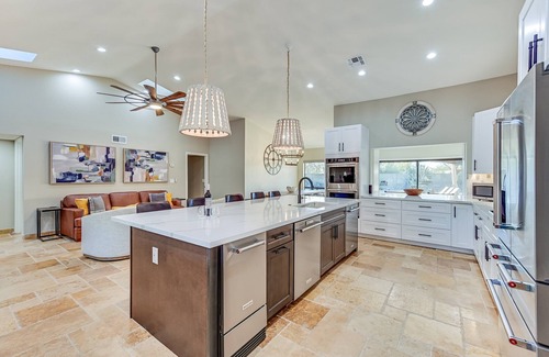 Desert View Village Maison | Casa Luna Spacious home with backyard oasis putting green private pool and hot tub