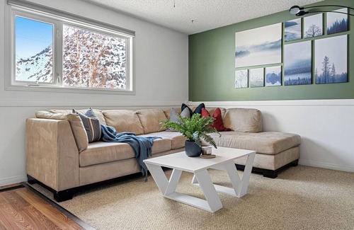 Drumheller Maison | Casa Luz / Hot Tub / BBQ