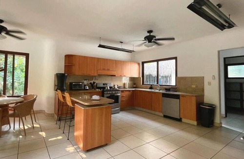 Puerto San Jose Maison | Casa Marina Spacious 4-bedroom bungalow with WiFi AC in beautiful PuertoSan Jose