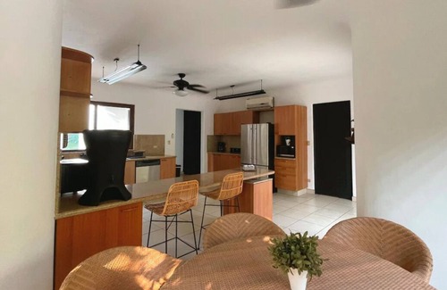 Puerto San Jose Maison | Casa Marina Spacious 4-bedroom bungalow with WiFi AC in beautiful PuertoSan Jose