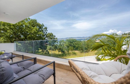 Klimno Villa | Casa Mariposa by Villas Guide
