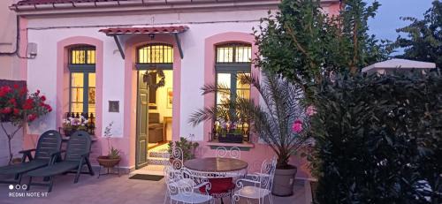 Monforte de Lemos Maison | Casa Matilda - Encanto vintage con patio privado en el corazón de la Ribeira Sacra