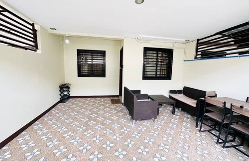 Lipa Maison | Casa Mercado IV is a cosy 2 storey furnished family-friendly house.