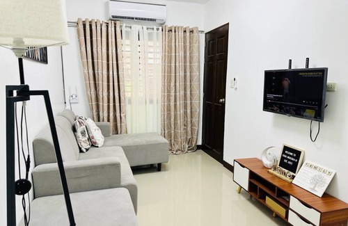 Lipa Maison | Casa Mercado IV is a cosy 2 storey furnished family-friendly house.