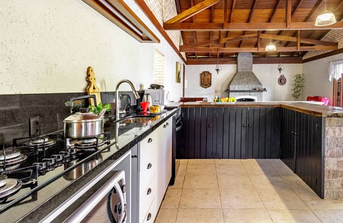 Rancho Queimado Maison | Casa Merlot avec Cheminée, Terrain et Vue sur le