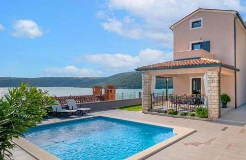 Trget Maison | Casa Mia near the sea with a stunning view