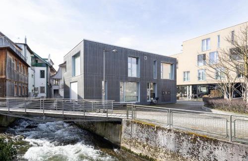 Langenthal Appartement | Casa Milla, Apartment Wuhr - Zentrales Loft am Fluss inklusive Parkplatz