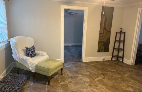 Raeford Maison | Casa Minimal Cottage Pet Friendly with Fenced Yard