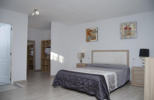 Nazaret Appartement | Casa Mirlo, Coqueto alojamiento con Terraza y Jardín en Zona Tranquila