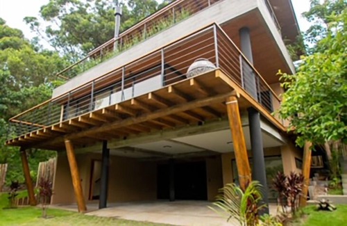 Praia do Rosa Maison | Casa moderna prox ao centro Praia do Rosa/SC
