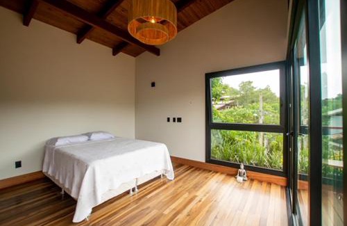 Praia do Rosa Maison | Casa moderna prox ao centro na Praia do Rosa SC