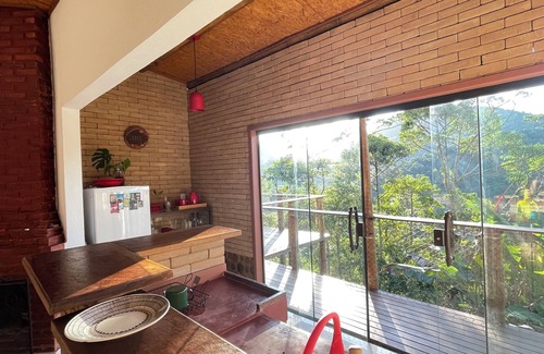 Teresopolis Chalet De Ski | Casa Mohini: Deck Para Montanha e Lareira. Piscina Natural e Templo a 5 min