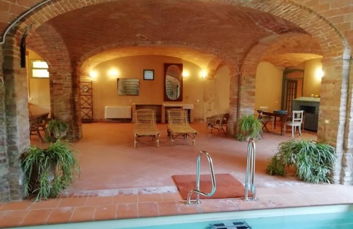 Moncalvo Villa | CASA MOZART - piscina interna giardino wifi eventi
