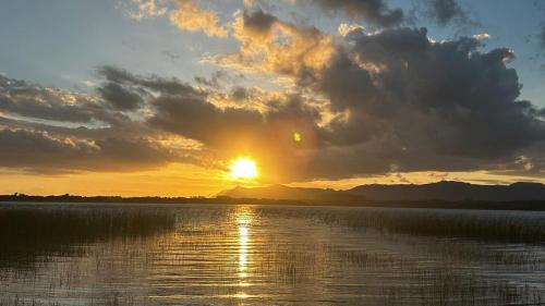 Osorio Maison | Casa na lagoa do Palmital com acesso à lagoa na propriedade e localizada apenas a 13 km da praia de Atlântida Sul e do Centro de Osório Lugar com Natureza-Wi-Fi 1 cama de casal e um beliche 2 solteiros