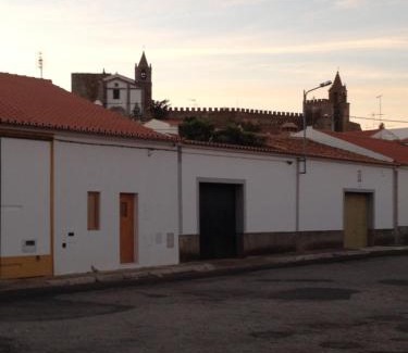 Mourao Maison | CASA NA VILA HISTÓRICA DE MOURÃO
