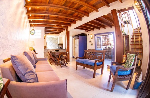 Centro Maison | Casa Nara, a 100 Metros do mar no Centro Histórico de Garopaba!