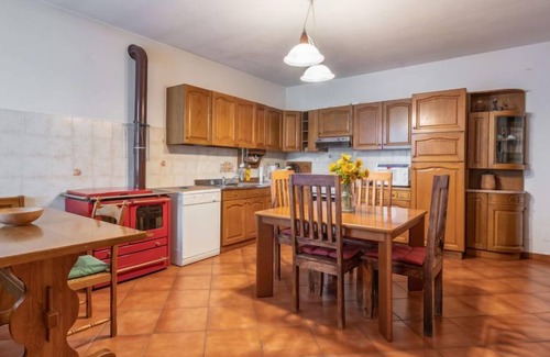 Ferrere Maison | Maison Casa Nocciola à Ferrere - 11 personnes, 5 chambres