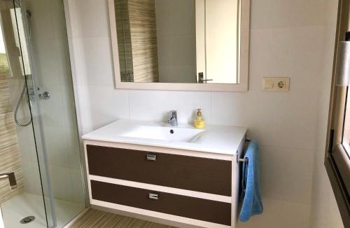 Castro Caldelas Maison | Casa nueva con jardín y wifi en Ribeira Sacra