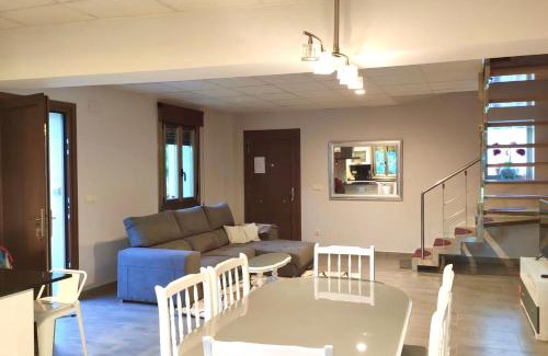 Castro Caldelas Maison | Casa nueva con jardín y wifi en Ribeira Sacra