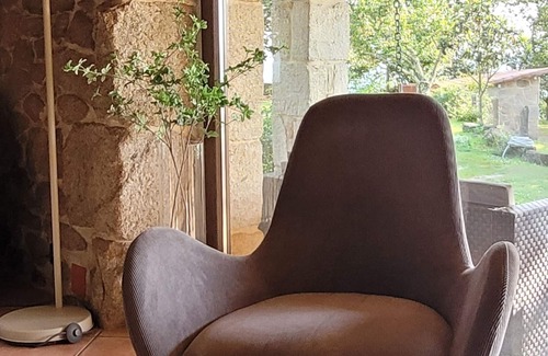 As Neves Maison | Casa O Corvo, Casa con Piscina en Plena Naturaleza