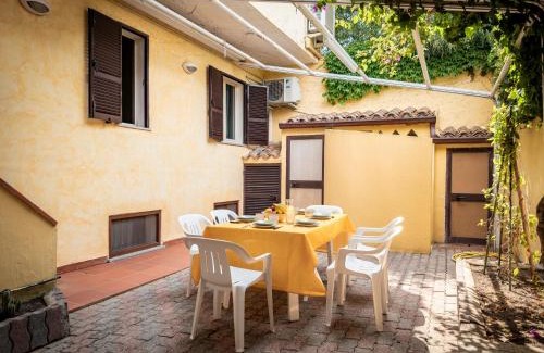 Cannigione Maison | Casa Olivia - Casa indipendente nel centro di Cannigione a 3 minuti a piedi dal lungomare, 5 minuti a piedi dalla spiaggia più vicina e vicinissima alle spiagge più belle della Costa Smeralda