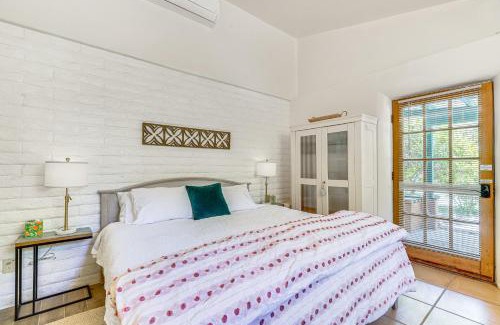 Patagonia Appartement | Casa Paloma Studio Artsy and Airy with Hot Tub Access