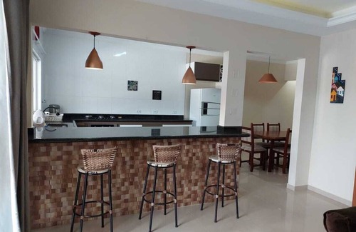 Estufa I Maison | Casa Para Aluguel de Temporada em Ubatuba com Piscina
