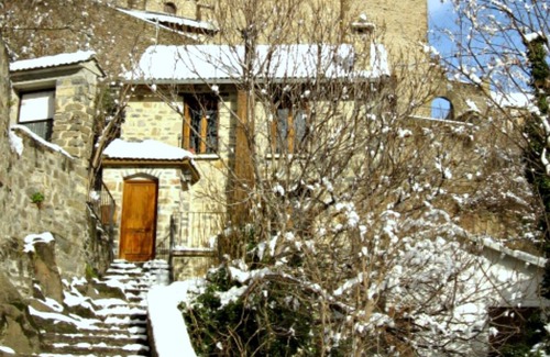 Torla Cottage | Maison confortable pour 4 personnes. Terrasse et cheminée