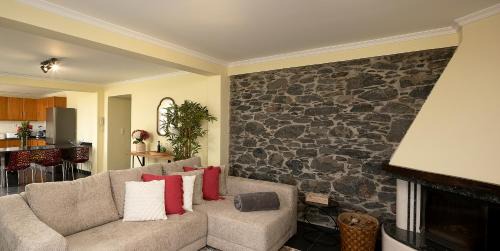 Prazeres Maison | Casa Pimenta in Fajã da Ovelha