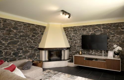 Prazeres Maison | Casa Pimenta in Fajã da Ovelha