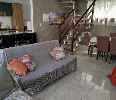 Alto Ribeirao Leste Maison | Casa próximo a Praia Morro das Pedras e Aeroporto com garagem para 2 carros