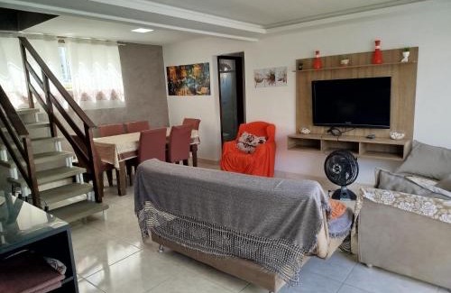 Alto Ribeirao Leste Maison | Casa próximo a Praia Morro das Pedras e Aeroporto com garagem para 2 carros