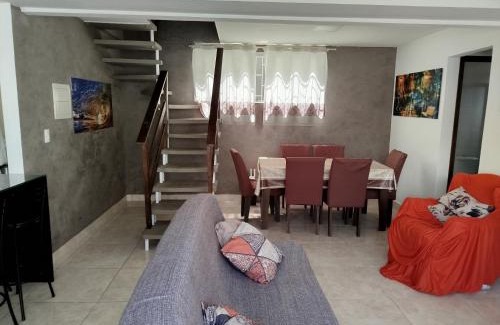 Alto Ribeirao Leste Maison | Casa próximo a Praia Morro das Pedras e Aeroporto com garagem para 2 carros