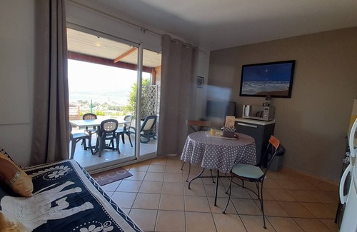 Propriano Appartement | T2 /3* - Rez jardin (N°3)- climatisé - PROCHE PLAGE - VUE EXCEPTIONNELLE MER