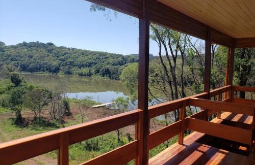 Maximiliano de Almeida Maison | Casa rústica às margens do lago