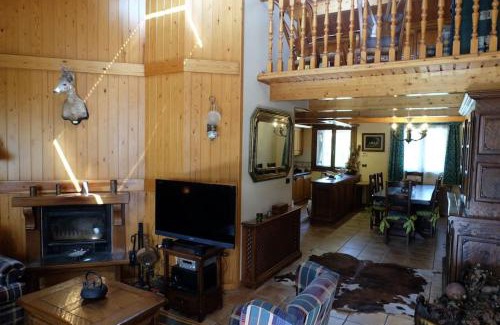 Biescas Chalet De Ski | Casa rústica familiar en los Pirineos
