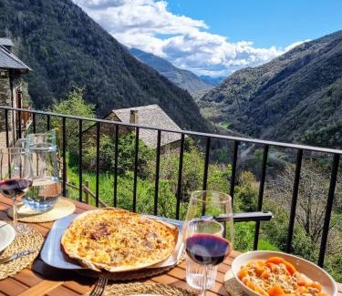 Barruera Chalet De Ski | Casa Rústica y Chic con Chimenea y Vistas Panorámicas de La Vall de Boí