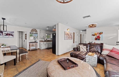 Waddell Maison | Casa Ranchito lil bit country