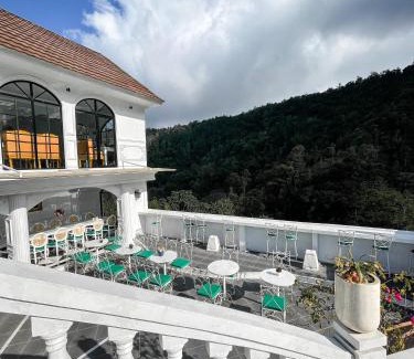 Kedisan Station Balnéaire | Casa Rani Hotel & Restaurant