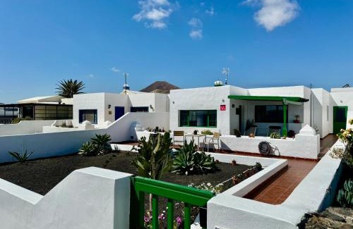 Los Cocoteros Maison | Casa Riadero by Vulcano Homes